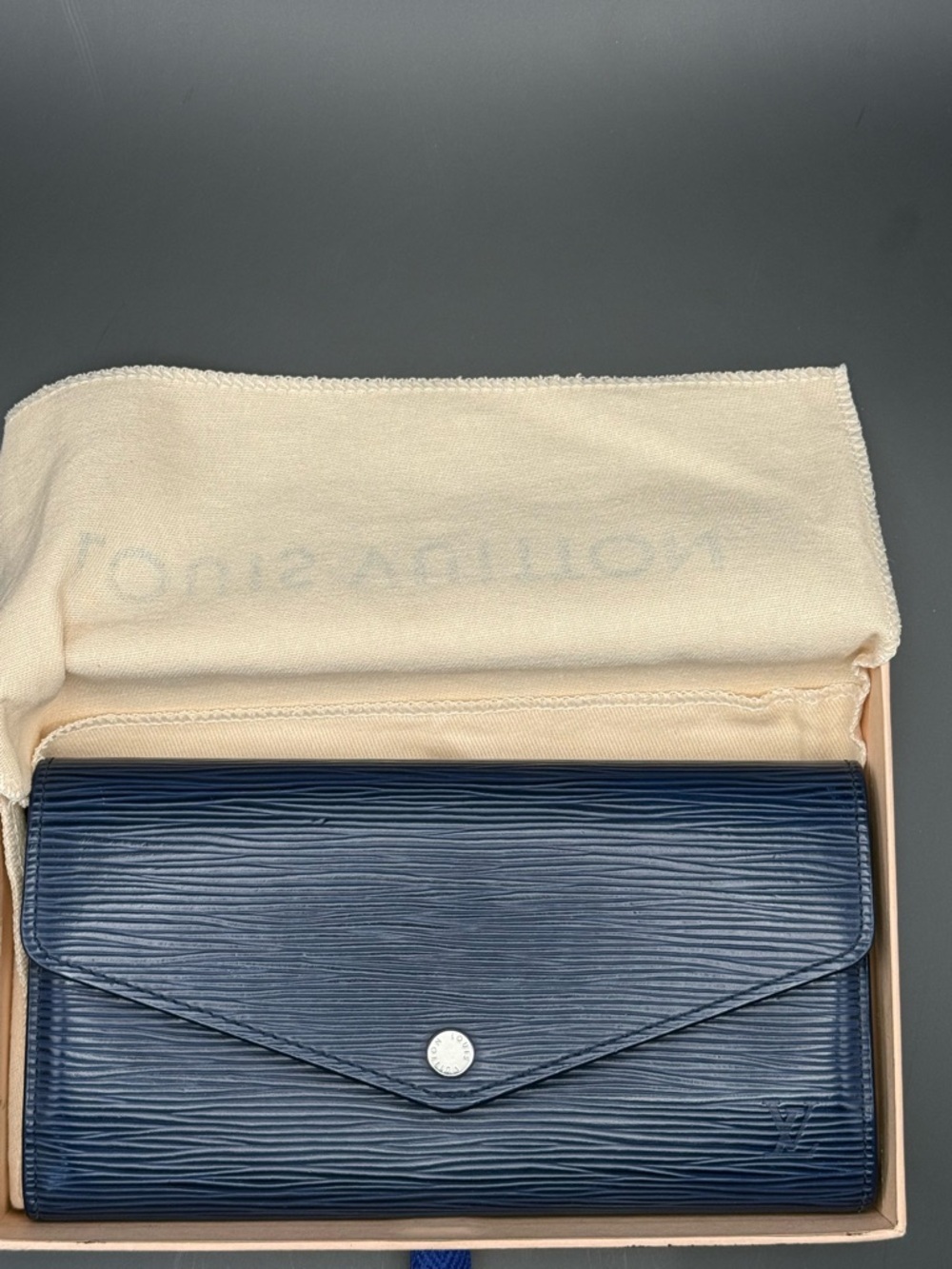 Louis Vuitton Epi Sarah Wallet  Navy💙 with box dust bag, NIB‎
